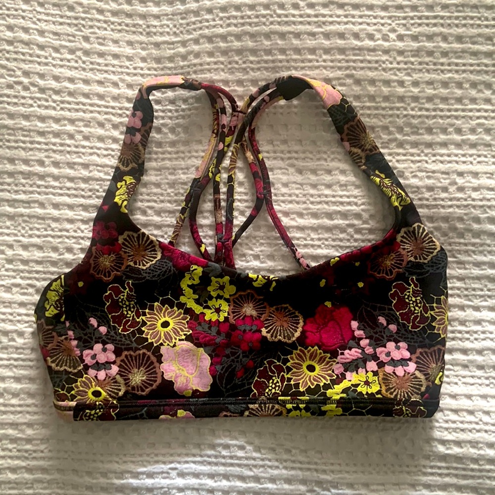 Brand new never worn lululemon bra